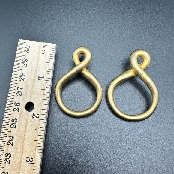 Vintage Gold Tone frosted like number eight  Clip on Earrings - Picture 5 of 7